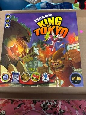 King of Tokyo Board Game family 30 min play 8+ complete dice play monsters jello